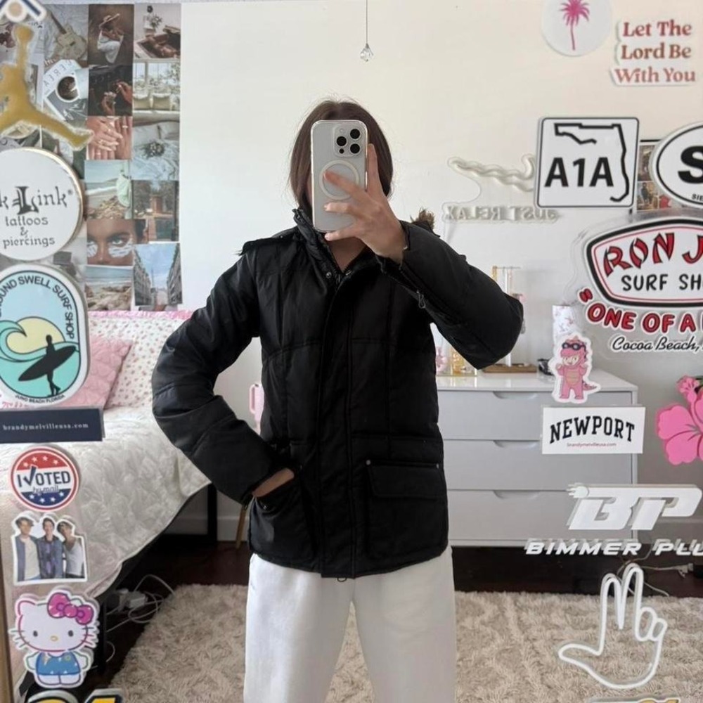 black puffer jacket with‎ pockets